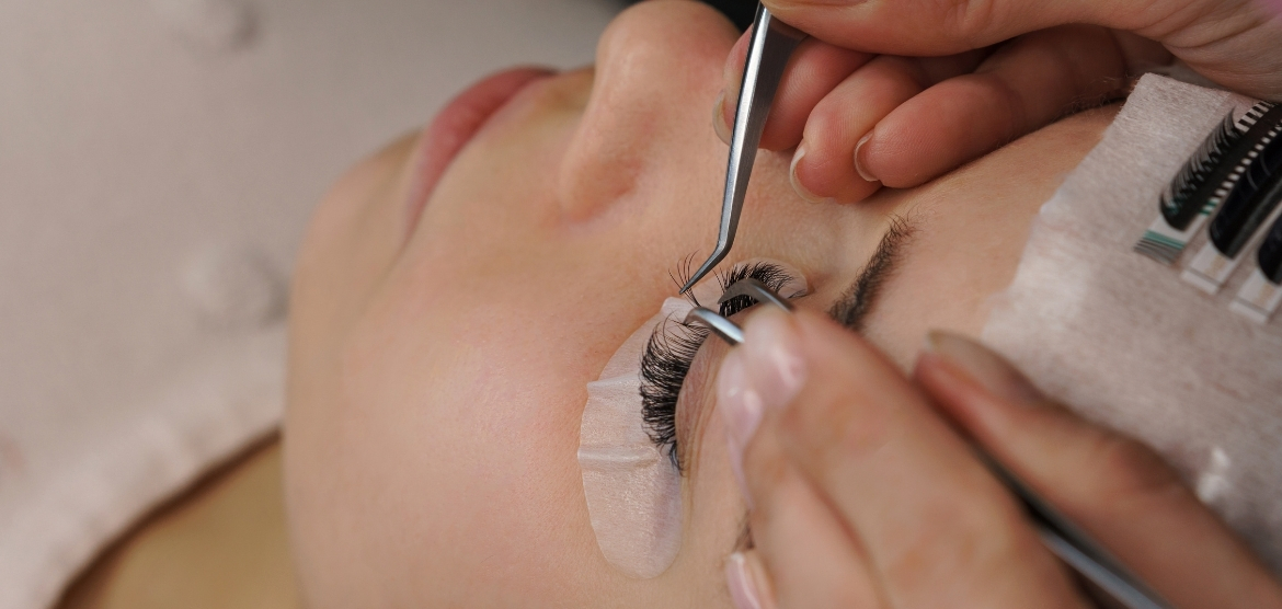 Apply eyelash extensions
